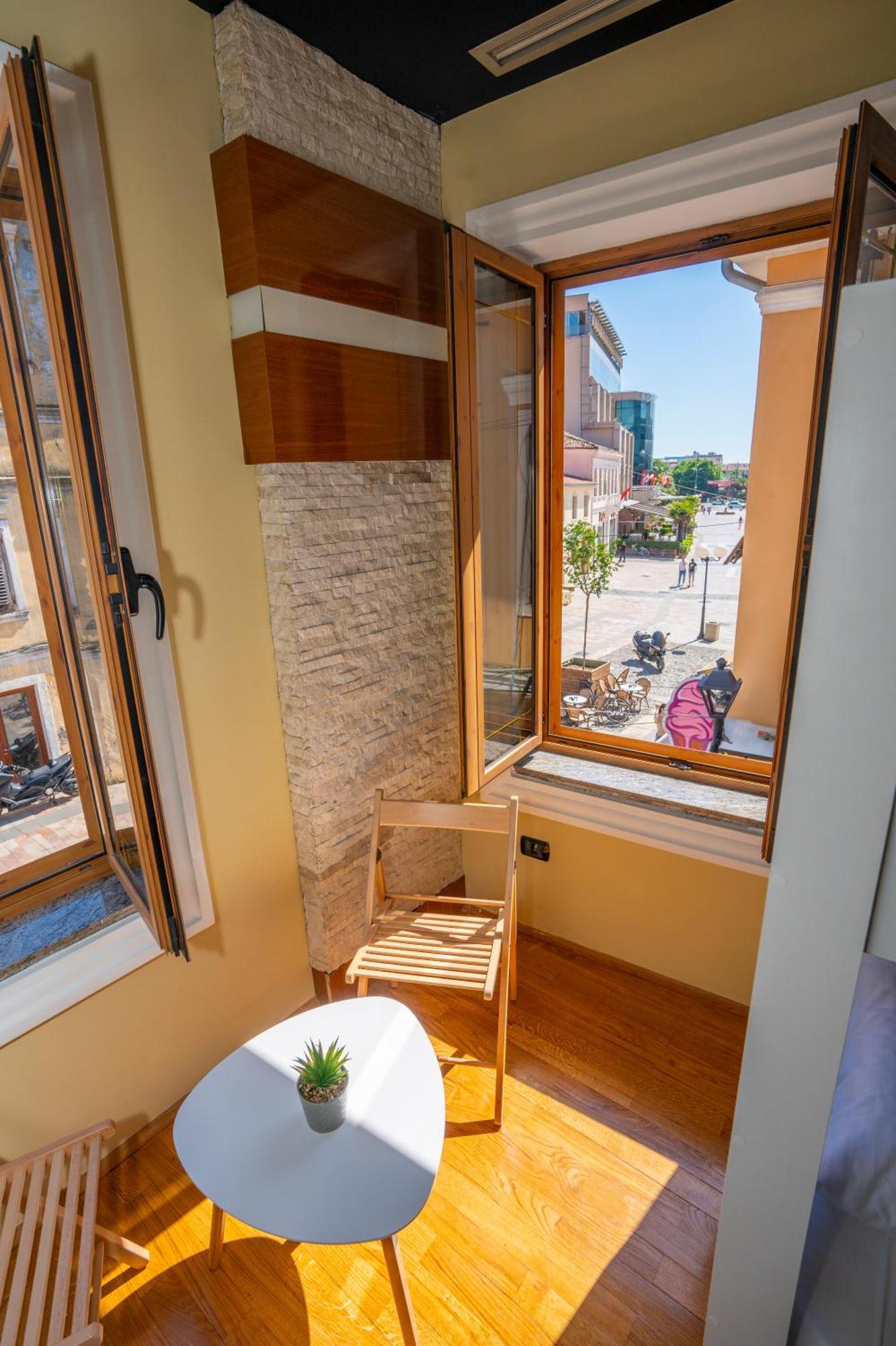 Terrace Hostel & Lounge Bar Shkoder Luaran gambar