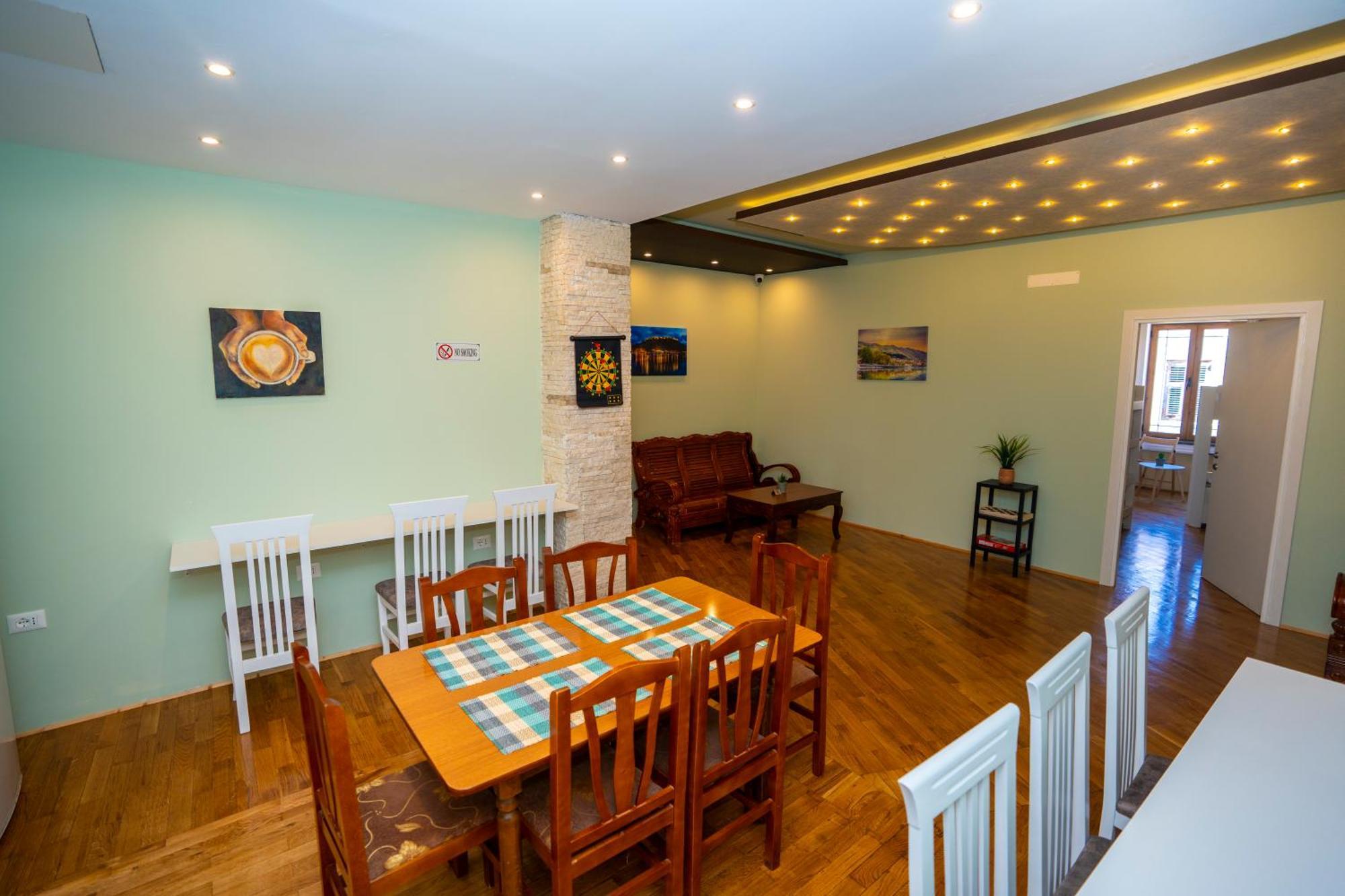 Terrace Hostel & Lounge Bar Shkoder Luaran gambar