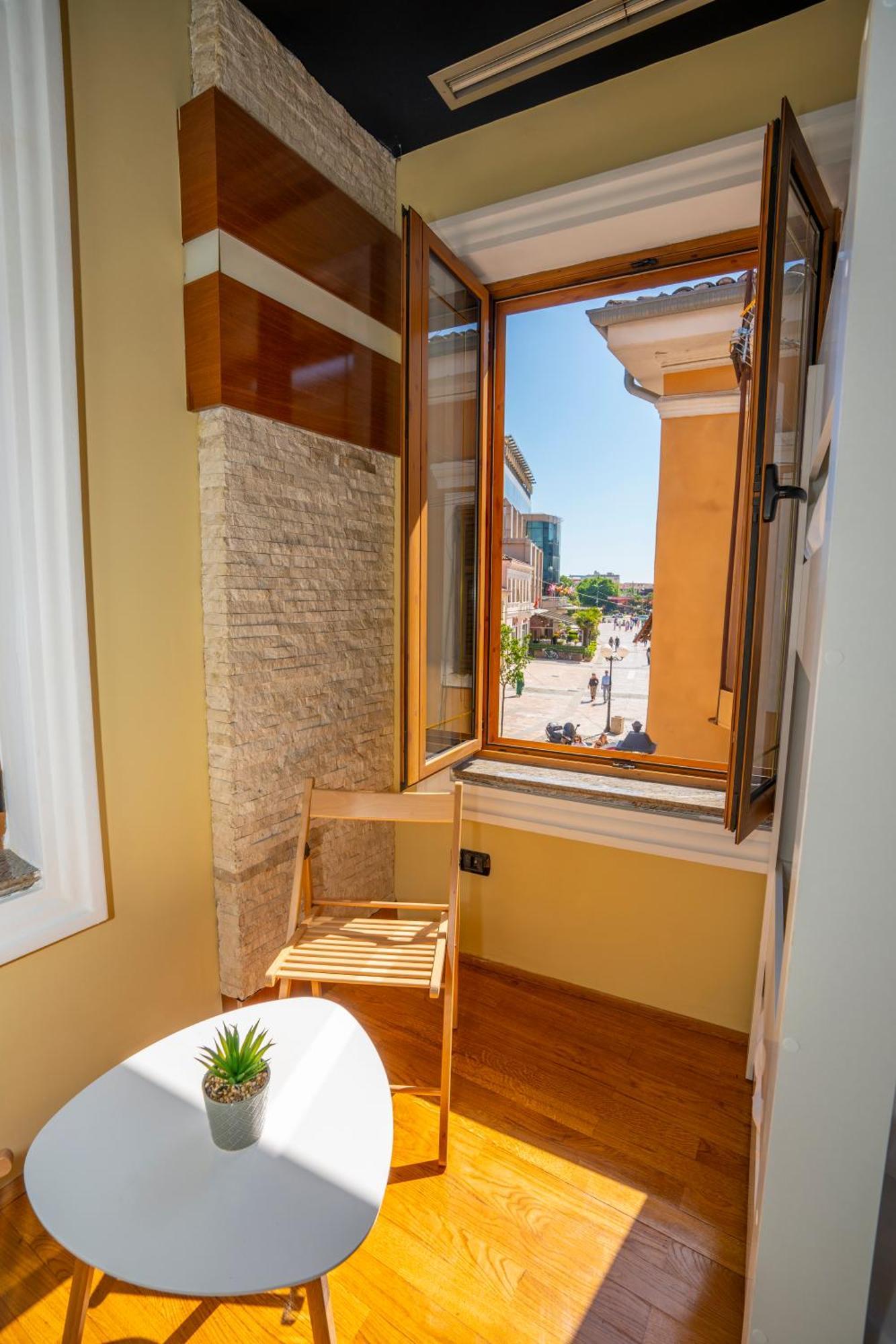 Terrace Hostel & Lounge Bar Shkoder Luaran gambar