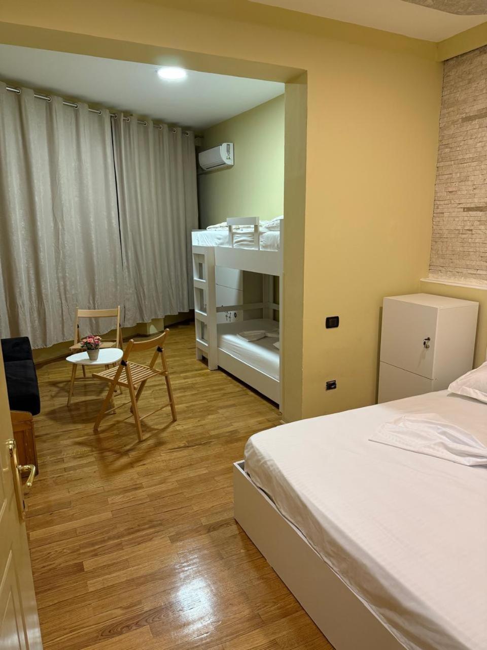 Terrace Hostel & Lounge Bar Shkoder Luaran gambar